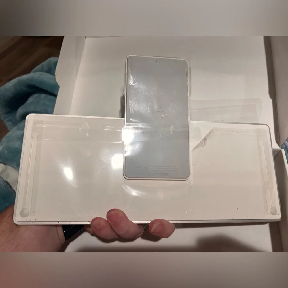 iPad keyboard dock. Never used.